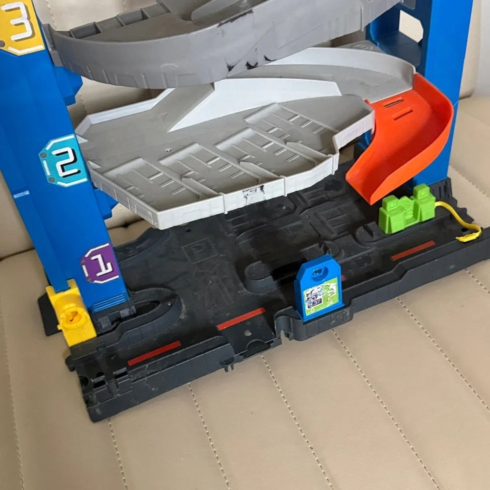 Stunt Garage Playset - Blue/Gray/Orange Hot Wheels as is